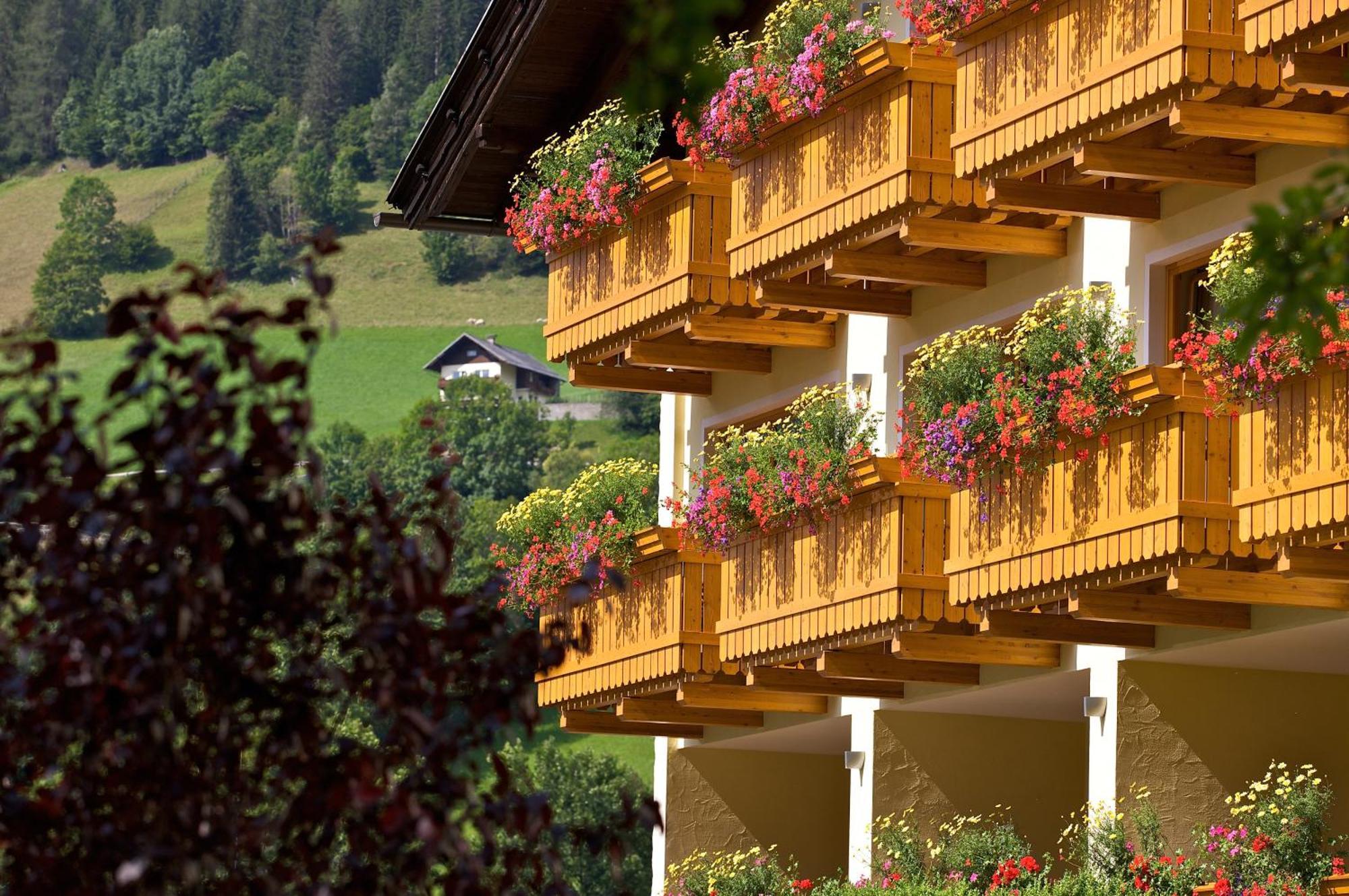 Family&Sporthotel Kärntnerhof Bad Kleinkirchheim Exteriör bild