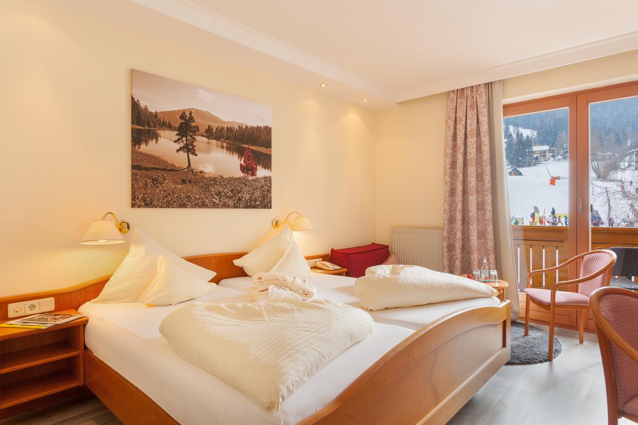 Family&Sporthotel Kärntnerhof Bad Kleinkirchheim Exteriör bild